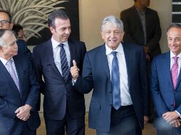 López Obrador salió acompañado del presidente del Consejo, Alejandro Ramírez y de Eduardo Tricio, presidente de Grupo Lala. NTX / J. Pazos