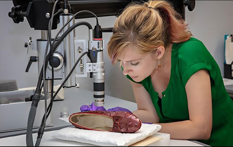 El Museo Nacional de Historia Estadounidense de la Institución Smithsonian en Washington convalidó la autenticidad del calzado. AFP/CORTESÍA FBI