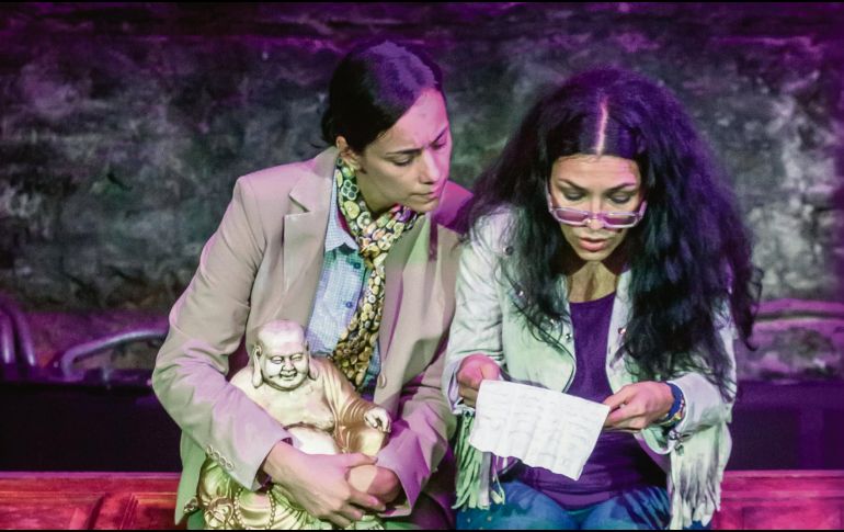 Gabriela de la Garza y Dolores Heredia en escena en “Las Analfabetas”. ESPECIAL