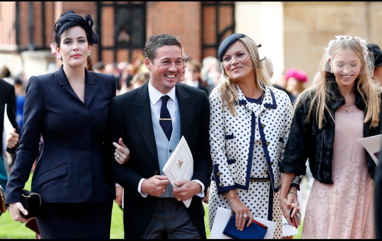 De izq a der, la actriz estadounidense Liv Tyler, su esposo Dave Gardner, Kate Moss y su hija Lila. AP / A. Grant