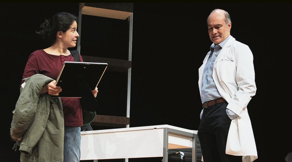 Arcelia Ramírez y Odiseo Bichir protagonizan el montaje dirigido por Diego del Río. TWITTER / @Osidesobichir