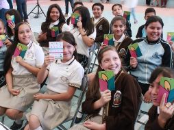 La cartilla fue presentada ante alumnos de la Secundaria Técnica número 4.  TWITTER  / @PacoAyon