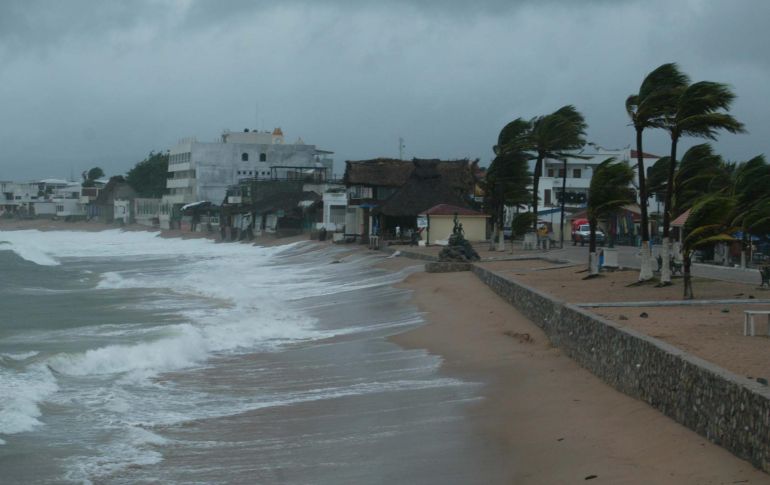 También se registra un total de 25 huracanes, siendo 