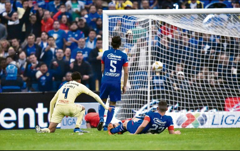 Edson, quien estaba en duda por estar lastimado, encaminó a las Águilas al título con un gol de buena hechura, al minuto 50. AFP