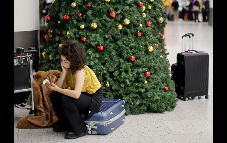 Gatwick, el segundo aeropuerto más grande del Reino Unido, se encuentra desde anoche inactivo por la aparición de dos drones cerca de las pistas, en un incidente calificado por la Policía como 