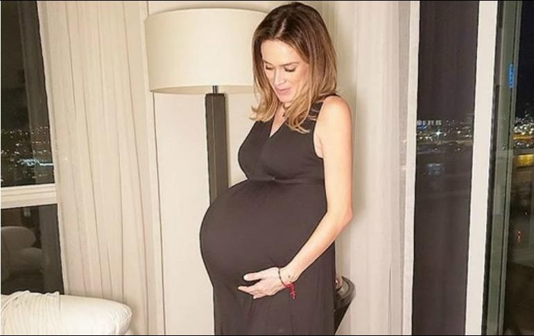 Jacqueline Bracamontes y Martín Fuentes ya son padres de otras tres niñas, Jacky, Carolina y Renata. INSTAGRAM / jackybrv