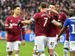 El conjunto continuará a la espera del sorteo para conocer a su próximo rival, por lo pronto hoy ganó sin la presencia de ''Chicharito'', quien ni siquiera estuvo en la banca. AFP / G. Kirk