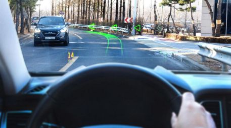 El sistema muestra la imagen estereoscópica en la carretera real y se ajusta adecuadamente de acuerdo con el ángulo de visión específico del conductor. NTX / ESPECIAL