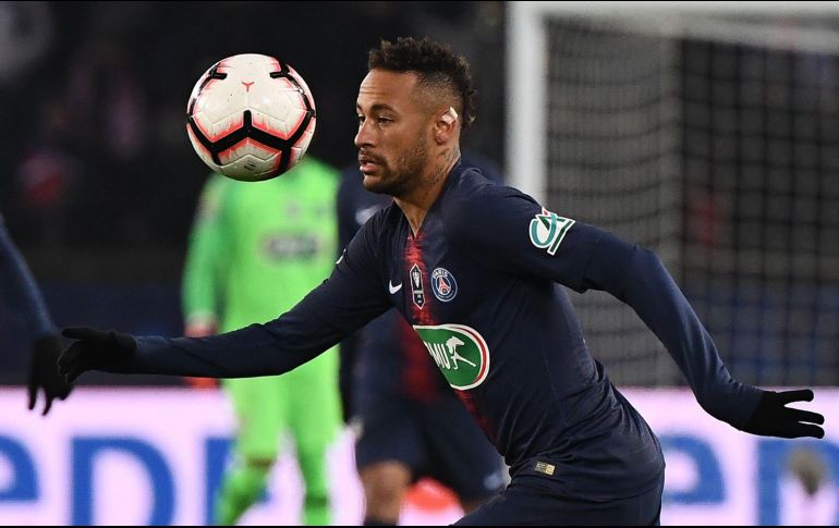 La lesión del brasileño se produjo al minuto 61 del juego. AFP/F. Fife