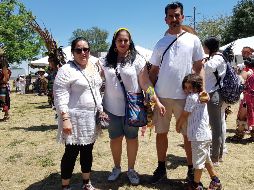 Eva, su esposo y su hijo acuden a distintos centros prehispánicos cada cuatro años. EL INFORMADOR/Archivo