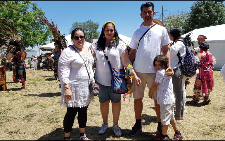 Eva, su esposo y su hijo acuden a distintos centros prehispánicos cada cuatro años. EL INFORMADOR/Archivo