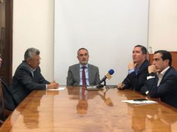 Salvador Caro Cabrera se reúne con representantes de organismos ciudadanos, también asiste Xavier Orendáín de Obeso, el diputado Esteban Estrada y Enrique Aldana López, contralor ciudadano de Guadalajara. EL INFORMADOR/ R. Rivas
