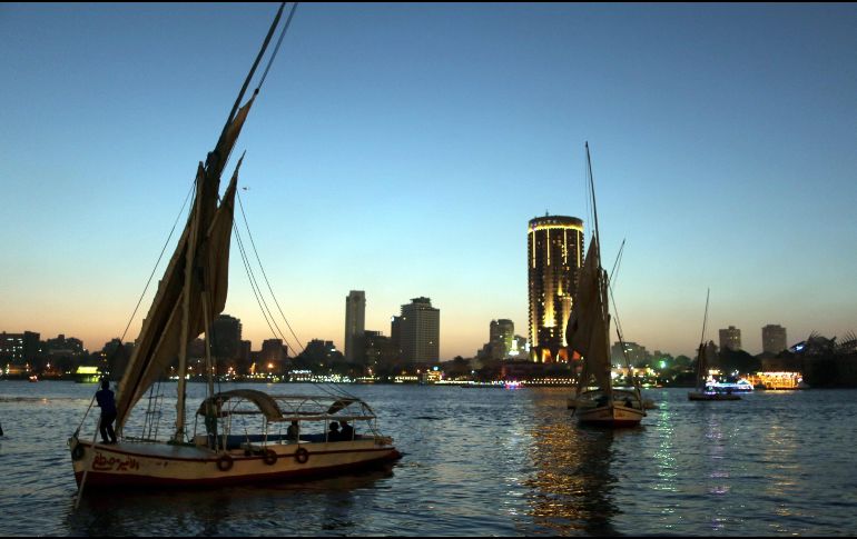 El turista se inclinó hacia atrás para tomarse la foto y resbaló debido al piso húmedo. EFE/ARCHIVO