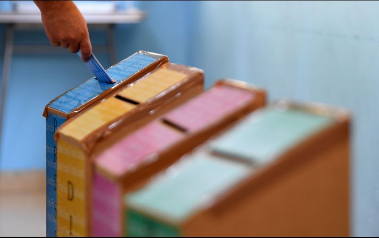 Las mesas de votación abrieron a las 07:00 horas locales y cerrarán a las 16:00 horas de este domingo. AFP / L. Acosta