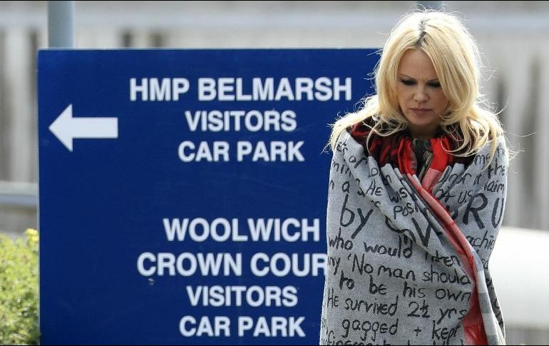 Pamela Anderson es una de las celebridades que defienden al experto informático australiano, Julian Assange. AP / G. Fuller