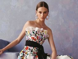 Este modelo de la nueva colección de Carolina Herrera toma inspiración de los tenangos de los artesanos de la Sierra Otomí-Tepehua. ESPECIAL