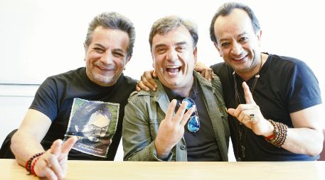 Los Mascabrothers y Pierre Angelo (al centro), emocionados por encontrarse con el público tapatío. EL INFORMADOR / A. Camacho