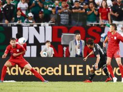 Jonathan dos Santos le puso técnica a su disparo para vencer la cabaña de los estadounidenses, en un partido cerrado jugado anoche en el Soldier Field. AFP