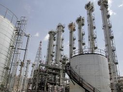 Irán confirmó este lunes que alcanzó un nivel de enriquecimiento de uranio del 4.5 %, con lo que supera el máximo permitido en el pacto nuclear firmado en 2015. AFP/A. Kenare