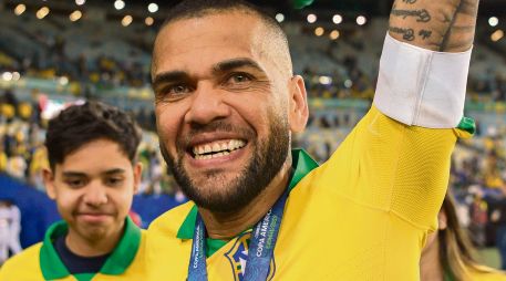 Dani Alves fue el mejor jugador de la Copa América y también destaca en el equipo ideal. AFP