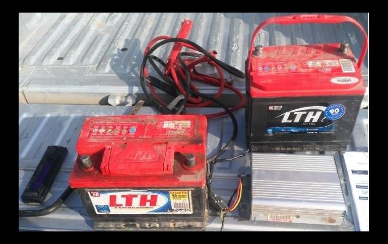 Imagen proporcionada por la Policía de Tonalá que muestra parte del botín decomisado la tarde de este sábado. ESPECIAL