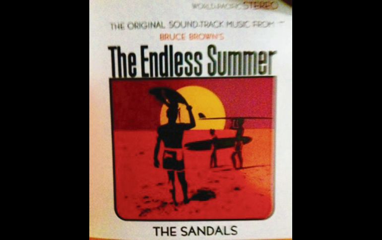 “The Endless Summer”. Si existe una película de culto en torno al deporte del Surf lo es sin duda “THE ENDLESS SUMMER”, que describe con lujo de detalle la cultura que enloqueció a los jóvenes de la primera mitad de los años 60’s. En la cinta Bruce Brown, productor y director, tomó como base las playas de California, y mostró a un grupo que recorrió el mundo en busca de la ola perfecta para practicar el arriesgado deporte... Todo un clásico que aquí no tuvo en su momento gran difusion. CORTESÍA / F. Partida
