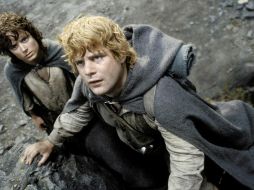 La serie también cuenta con un experto en Tolkien, Tom Shippey, y con el artista conceptual John Howe, que trabajó en la trilogía de películas dirigida por Peter Jackson. FACEBOOK / The Lord of the Rings