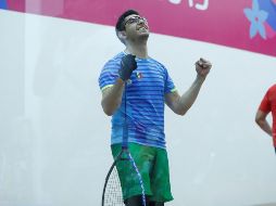 Rodrigo Montoya celebra la victoria ante Álvaro Beltrán el pasado miércoles, en la final de raquetbol. EFE/ARCHIVO