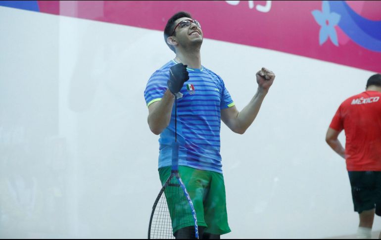 Rodrigo Montoya celebra la victoria ante Álvaro Beltrán el pasado miércoles, en la final de raquetbol. EFE/ARCHIVO