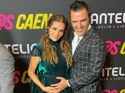 Claudia Álvarez lució sonriente junto a su esposo Billy Rovzar y a su pancita que está por cumplir la mitad del periodo de gestación. INSTAGRAM / claudiaalvarezo