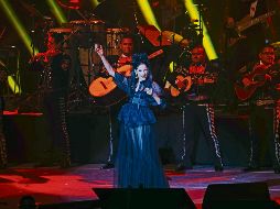 La intérprete española, Natalia Jiménez, fue la encarga de abrir el espectáculo; estuvo acompañada del mariachi Fiesta de México. EL INFORMADOR / G. Gallo