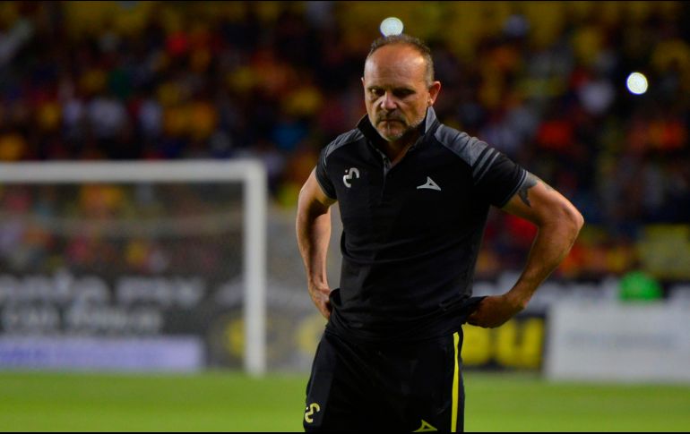 En la jornada cinco y después de perder con América, Javier Torrente quedó fuera de Monarcas Morelia y fue sustituido por Pablo Guede. IMAGO7