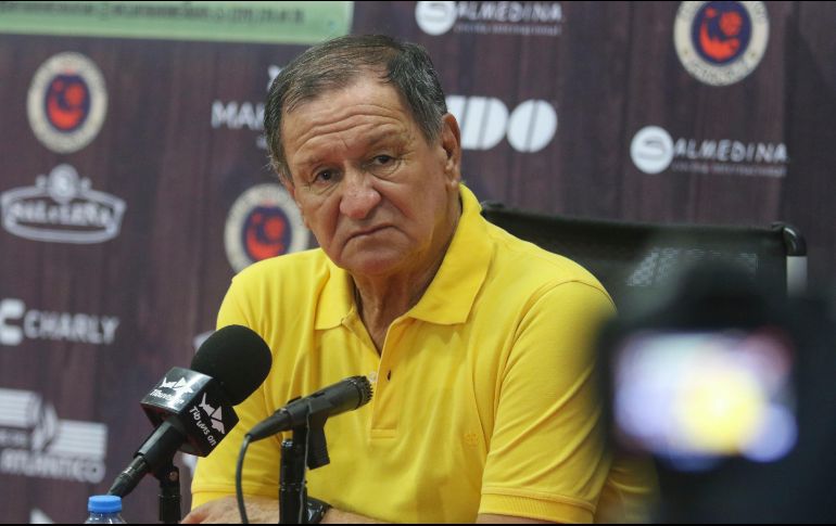 Enrique Meza renunció al timón de Veracruz en la jornada siete al ser derrotado por Querétaro. IMAGO7