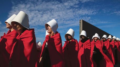 “Los testamentos” es la continuación de “El cuento de la criada”, historia que se popularizó con la serie protagonizada por Elisabeth Moss. AFP