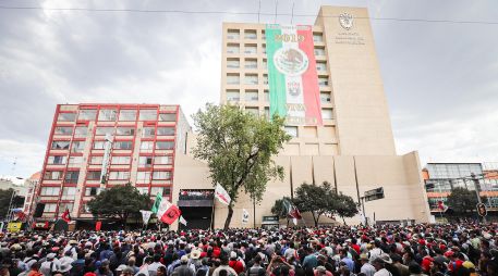Grupos protagonistas y antagonistas del Sindicato Mexicano de Electricistas (SME) se confrontaron tras desconocer al líder síndical. NOTIMEX/Q. Blanco