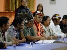Líderes indígenas asisten a la mesa de diálogo con el Gobierno de Lenín Moreno en Quito. AP/F. Vergara
