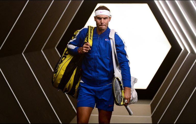 Una molestia física que le impedía sacar de manera normal lo obligó a retirarse en las semifinales del Masters de París el sábado pasado. AFP / ARCHIVO