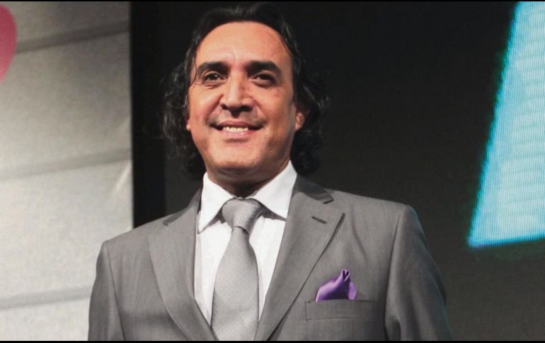 El actor lució feliz con la celebración de aniversario de su escuela. NOTIMEX