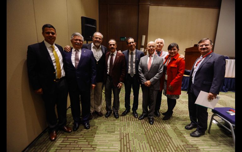 Autoridades presentes durante las Jornadas Médicas de Aniversario.