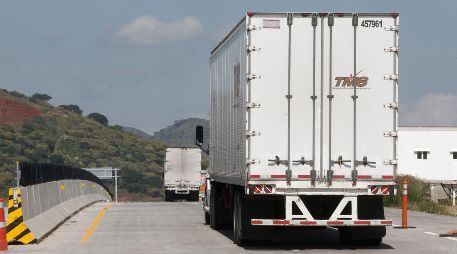 Deben tramitar el permiso los camiones unitarios, de remolque y tractocamiones. EL INFORMADOR/Archivo