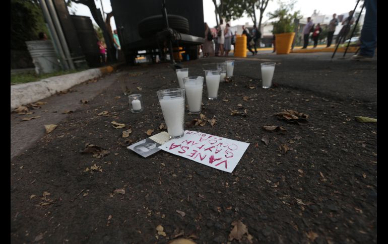 Una manifestación frente a Casa Jalisco para pedir justicia en el caso de Vanesa Gaytán Ochoa, quien fue asesinada por su marido el 24 de abril, justo frente a la vivienda oficial del gobernador, pese a que contaba con medidas de protección. EL INFORMADOR