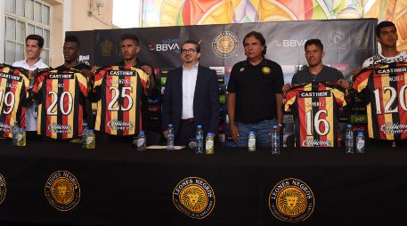 Los refuerzos presentados por los Leones Negros fueron Juan Carlos Valenzuela, Yilton Díaz, Raúl Ramírez, Antonio Santos y José de Jesús Gonzalez. Imago7 / S. Bautista