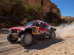 En la general, el doble vencedor de la prueba supera ahora a Al-Attiyah en 18 minutos y 10 segundos y a Peterhansel en 18 minutos y 26 segundos. EFE / A. Pain