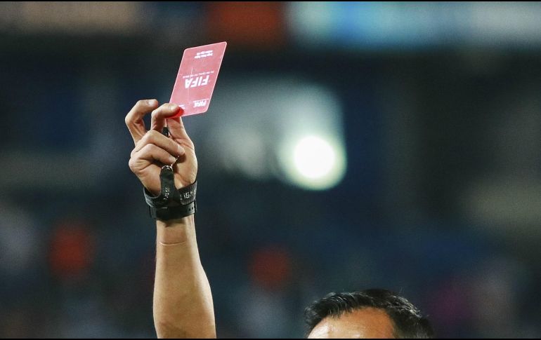 El atentado ocurre en medio de nuevas denuncias de arreglo de partidos en el futbol chipriota. La UEFA señaló la existencia de actividad sospechosa en las apuestas de tres partidos. IMAGO7