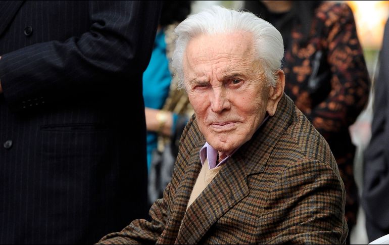 Douglas participaba a menudo en las ceremonias del cine francés donde fue reconocido por primera vez en 1980 con el César de Honor. EFE / P. Buck