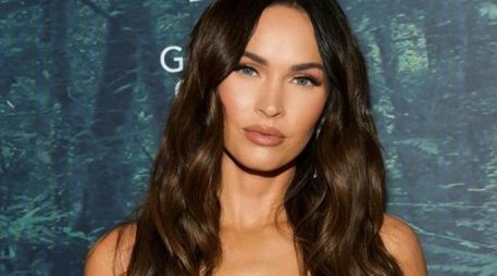 En las imágenes, la actriz, madre de tres hijos, luce un top de encaje negro que deja al descubierto una parte de su abdomen, combinado con un sujetador a juego. INSTAGRAM / meganfox