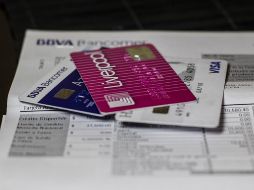 49 por ciento de quienes manejan una tarjeta de crédito no paga el total de su deuda, lo cual hace que los intereses se acumulen. EL INFORMADOR / ARCHIVO