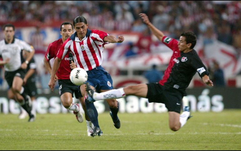 Méndez, quien nació futbolísticamente en Atlas, debutó en Liga MX el 16 de enero de 1999. EL INFORMADOR / ARCHIVO