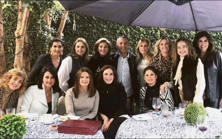 Sonrisas festejando a Luly.