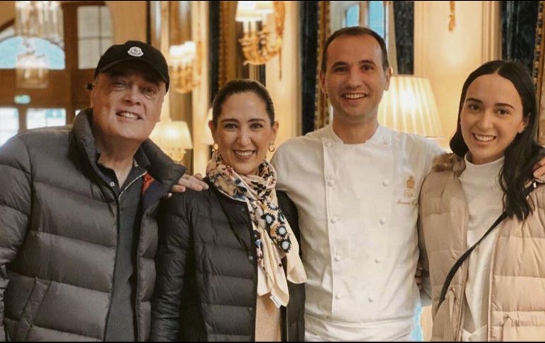 Felipe, Cecy, Francois Perret y Regina, sonrisas desde París.